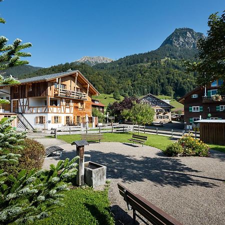 "Fewo Am Dorfplatz" - Annehmlichkeiten Von 4-Sterne Familien-Und Wellnesshotel Viktoria Koennen Mitgenutzt Werden Oberstdorf Exterior foto
